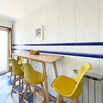 Lägenhet Yellow House Smart Tv And Garage *