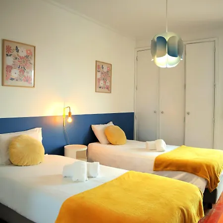 Yellow House Smart Tv And Garage Lägenhet