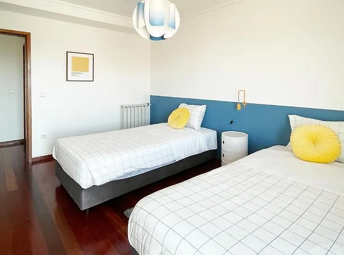 Yellow House Smart Tv And Garage * Aveiro